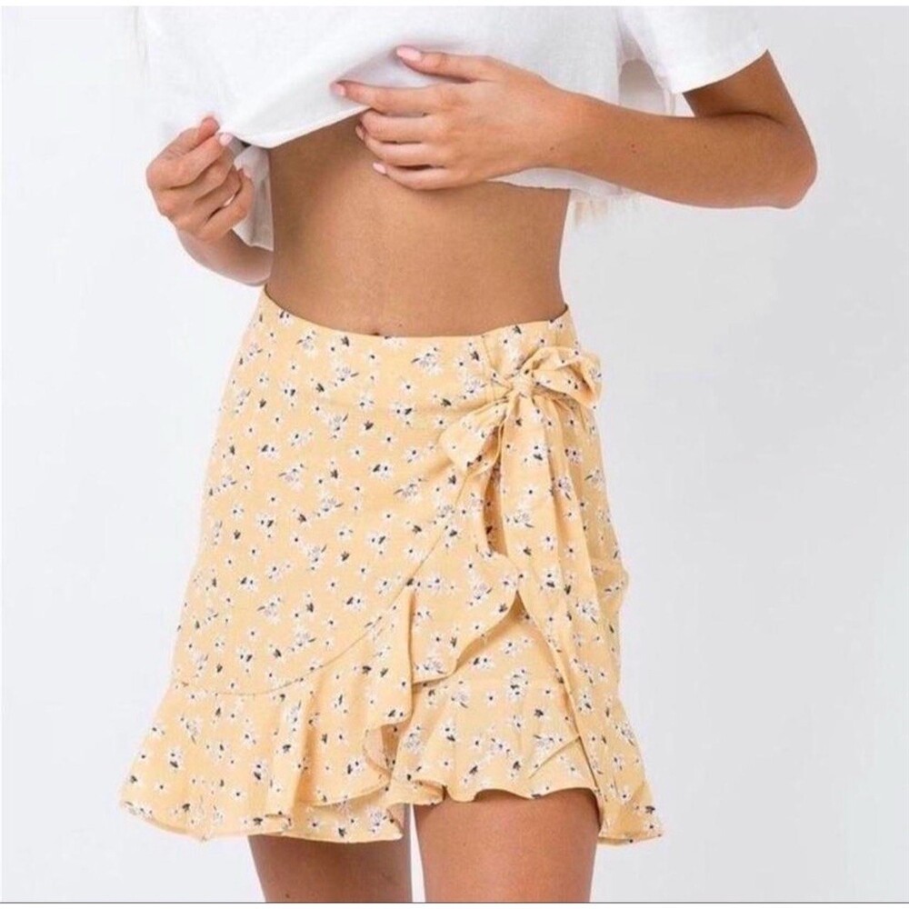 Princess Polly Mini Skirt Womens Size 2 Yellow Ditsy Floral Wrap Tie